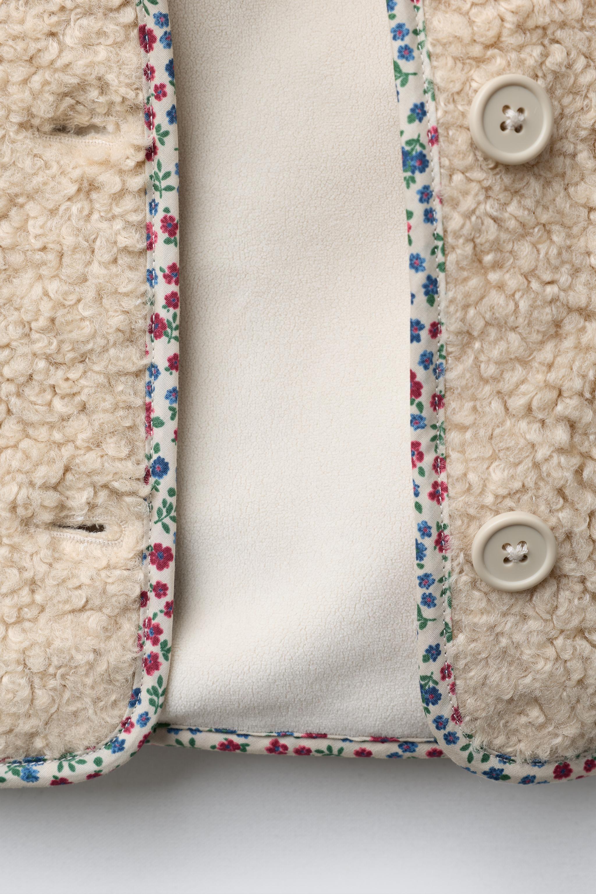 VESTE EFFET MOUTON À LISERÉS FLEURIS